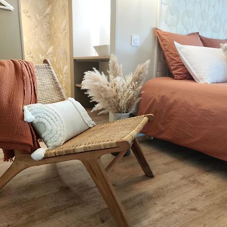 La Douce Halte - Gites Avec Spa Ou Sauna Saint-Ouen-Des-Toits 外观 照片