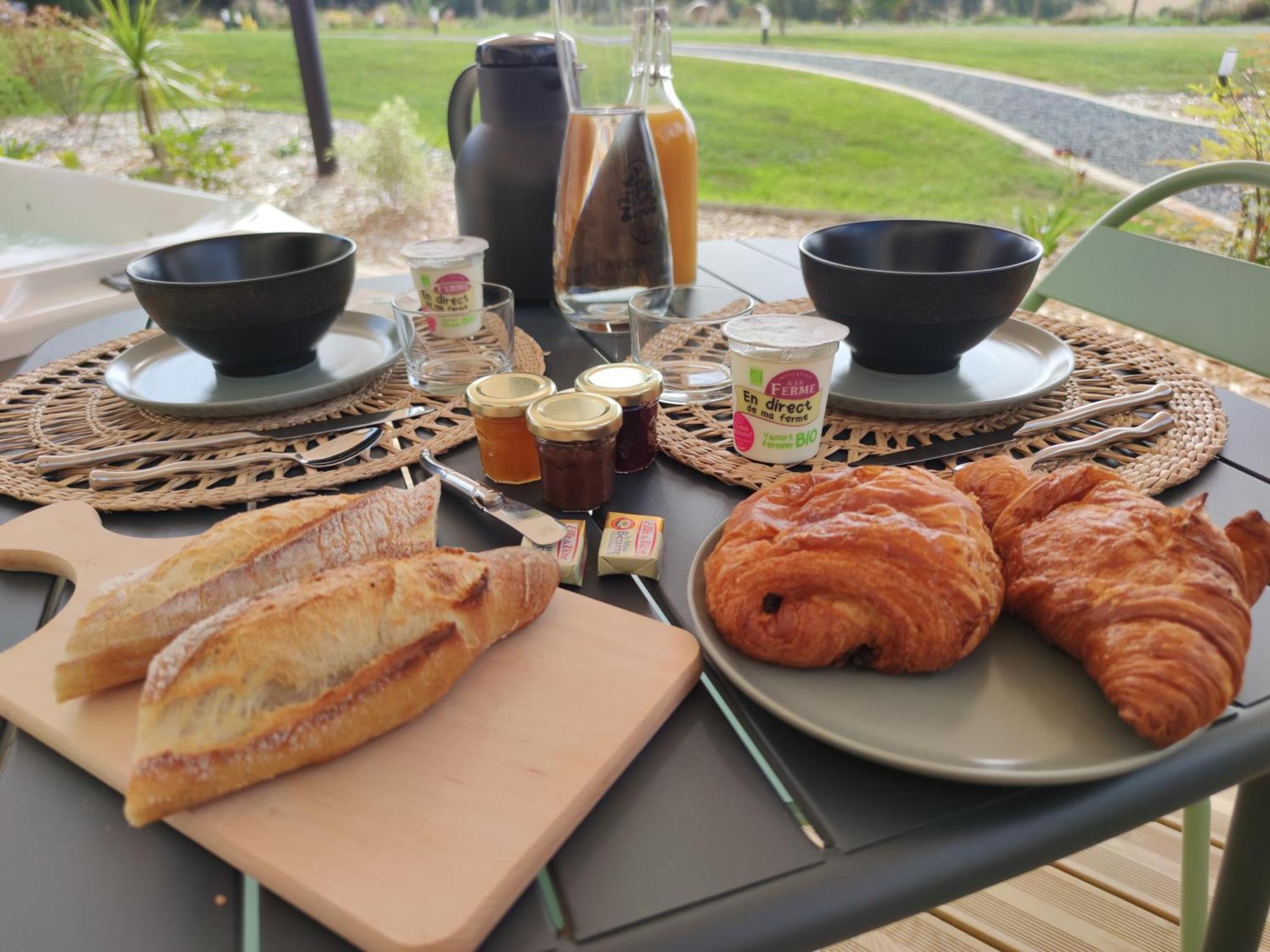 La Douce Halte - Gites Avec Spa Ou Sauna Saint-Ouen-Des-Toits 外观 照片