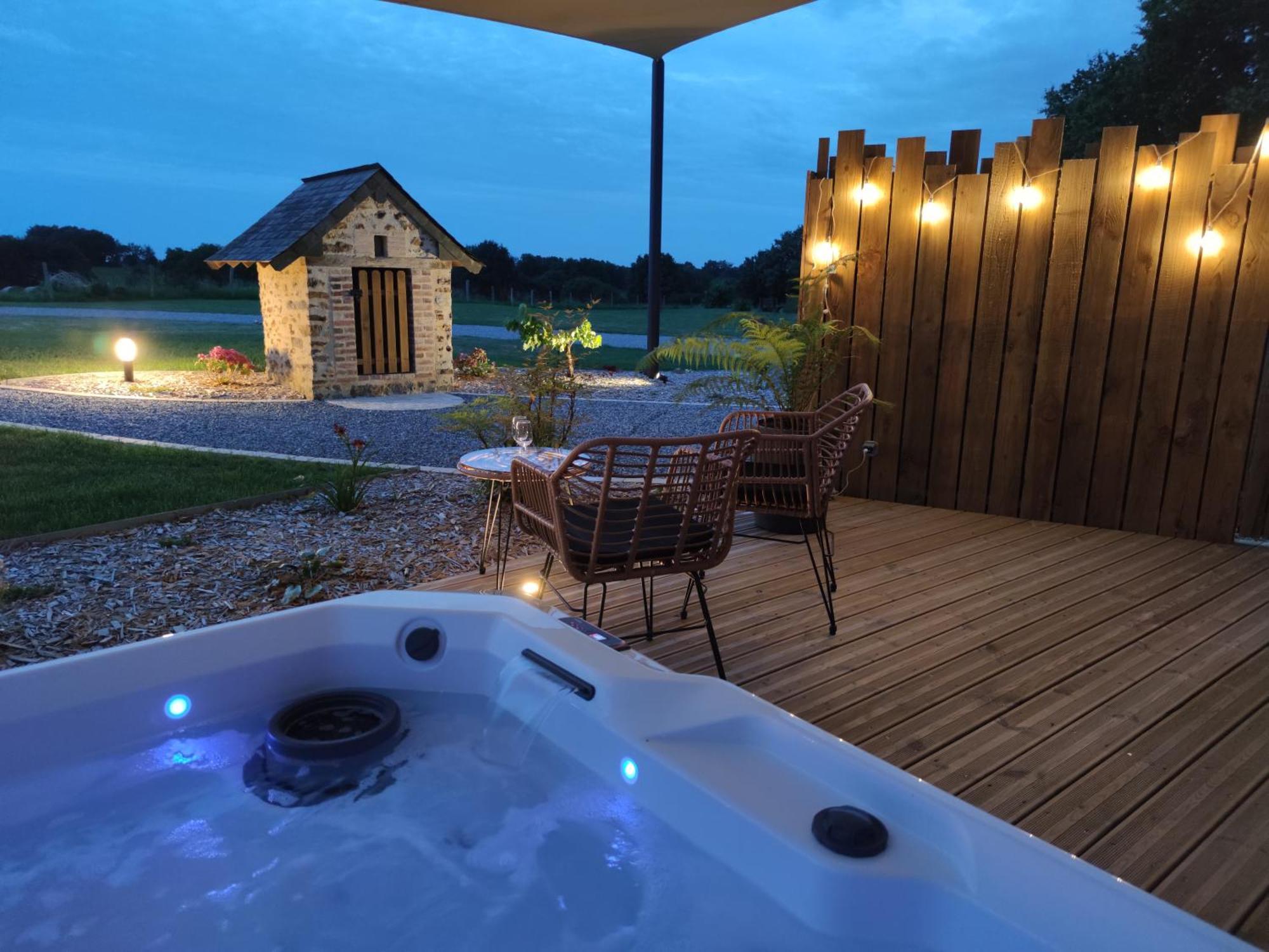 La Douce Halte - Gites Avec Spa Ou Sauna Saint-Ouen-Des-Toits 外观 照片