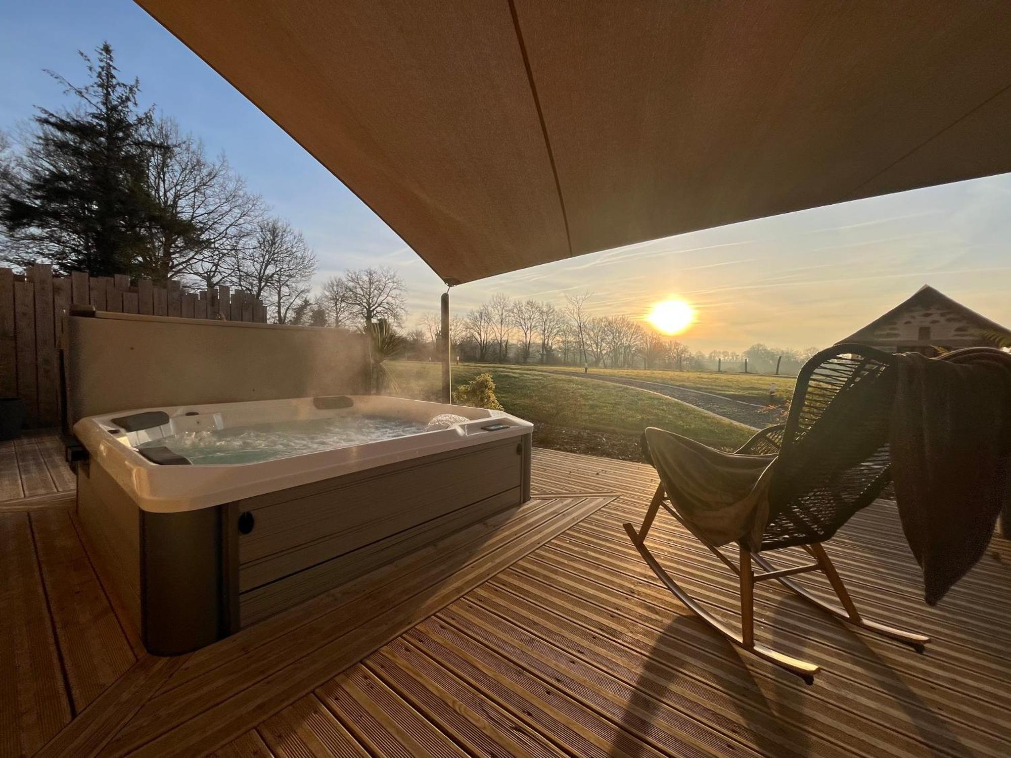 La Douce Halte - Gites Avec Spa Ou Sauna Saint-Ouen-Des-Toits 外观 照片